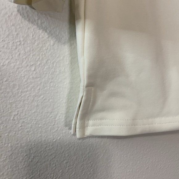 Linda Leal Cream Round Neck Double Stitched Top Size M Used - Picture 4 of 7